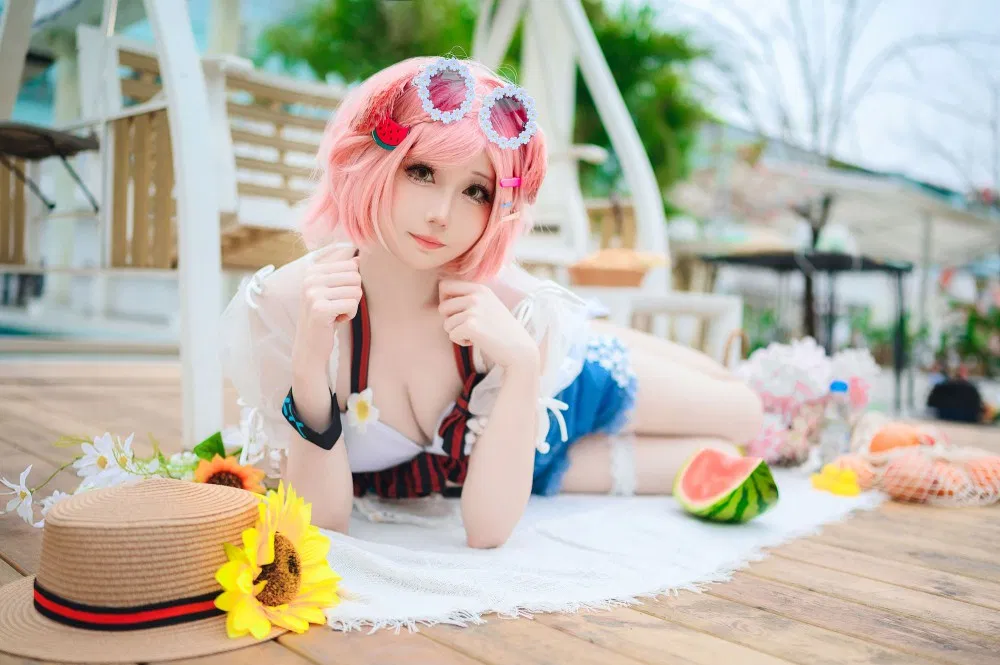 焖焖碳是一位新晋的职业Coser,凭借一??3