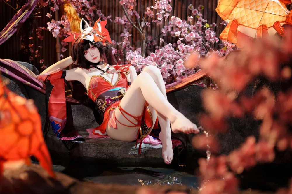 焖焖碳是一位新晋的职业Coser,凭借一??1