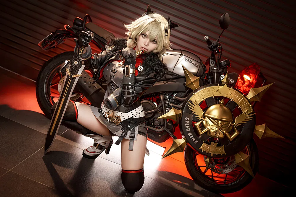 Coser「ZinieQ」的zinieq写真图片，我拆开细看