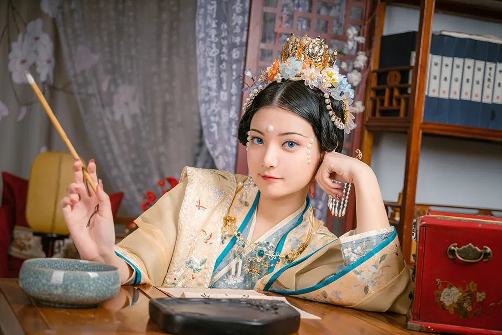 女主k的写真和女主k的微博，49期免费图集先看清3条路